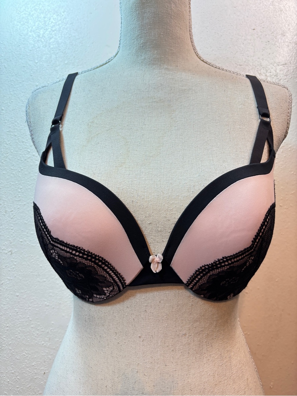 Maidenform Pink and Black Lace Push-Up Bra